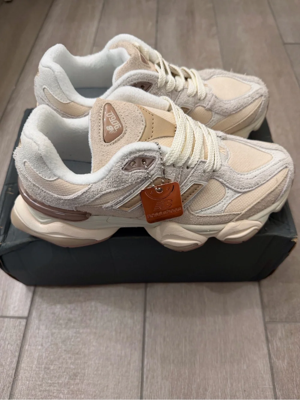 New Balance Bisque Sea Salt Sneakers - Men’s 6.5 / Women’s 8 - NIB